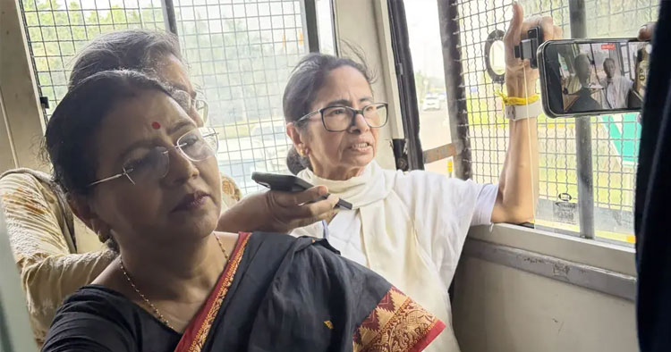 দিল্লিতে বিক্ষোভের আগে মমতা বন্দ্যোপাধ্যায় আটক