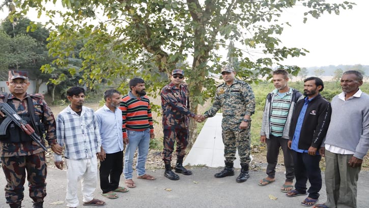 ভারতের কারাগার থেকে ১৩ মাস পর দেশে ফিরলেন ছয় মৎস্যজীবী