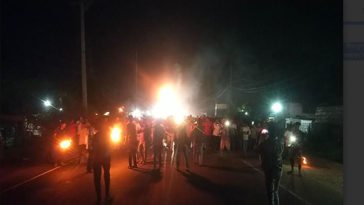 সীতাকুণ্ডে মধ্যরাতে যুবদলের মশাল মিছিল