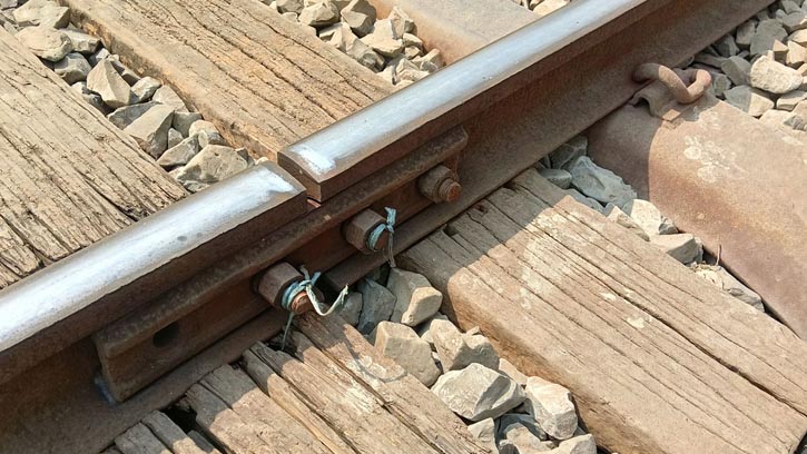 রাজশাহীতে ফিস প্লেট নাটবল্টু উধাও: ৫৯ জয়েন্টে ৪৭টি কম