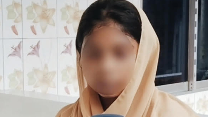 ভোলায় বিয়ের দাবিতে বৈষম্যবিরোধী নেত্রীর অনশন