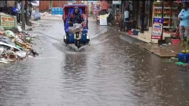 ৩ ঘন্টার বৃষ্টিতে ডুবল নোয়াখালী শহর