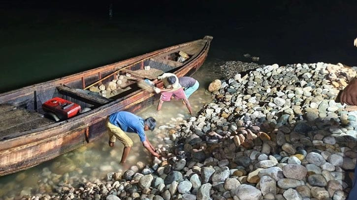 লুট হওয়া পাথর ৭ দিনের মধ্যে পূর্বস্থানে ফেলতে হাইকোর্টের নির্দেশ