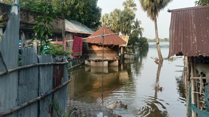 ভবদহ এলাকায় পানি বৃদ্ধি পেয়ে ৪৫ গ্রাম প্লাবিত