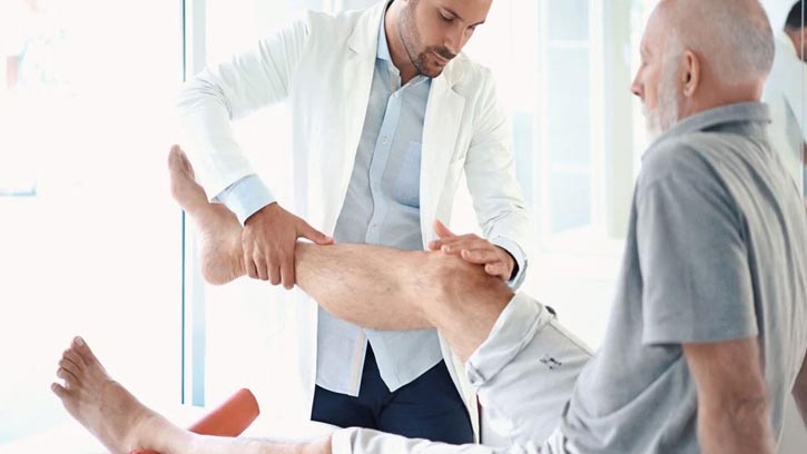 হঠাৎ পেশি কাঁপছে? জানুন কারণ ও চিকিৎসার সময়