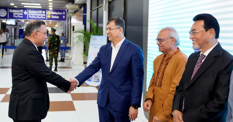 জাপান সফর শেষে দেশে ফিরলেন প্রধানমন্ত্রী