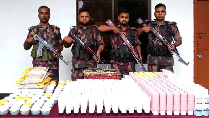 বেনাপোল সীমান্তে ভারতীয় চোরাই পণ্য জব্দ
