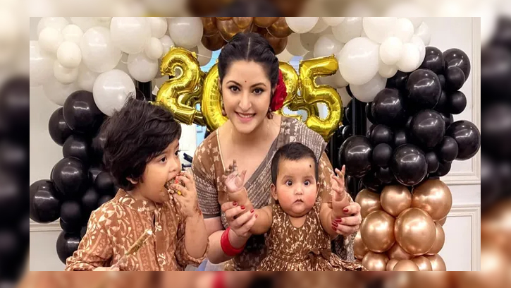 দত্তক শব্দ ব্যবহার নিয়ে ক্ষুব্ধ পরীমণি: ‘মেয়েটা আমার নিজের’