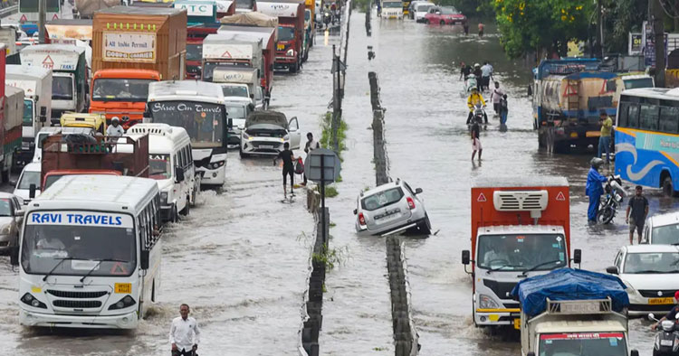 ভারতের চার রাজ্যে টানা বর্ষণ, উত্তরপ্রদেশে ১৭ জনের মৃত্যু
