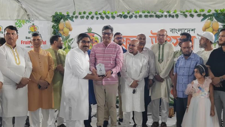 আরব আমিরাতের দুবাইয়ে সর্ববৃহৎ দেশীয় ফল উৎসব অনুষ্ঠিত 