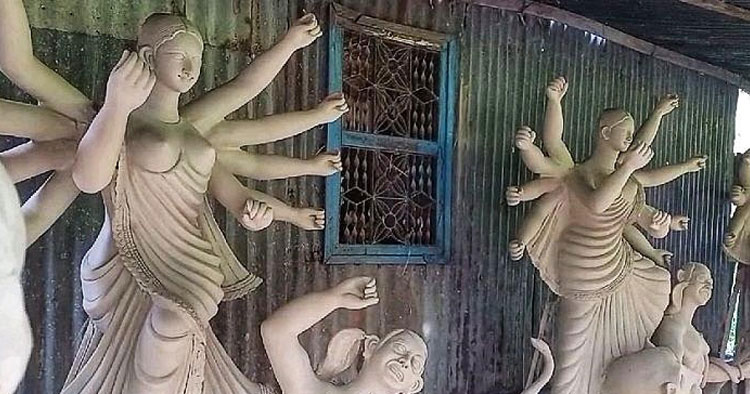 গাজীপুরে প্রতিমা তৈরিতে দিনরাত ব্যস্ত সময় পার করছেন মৃৎশিল্পীরা