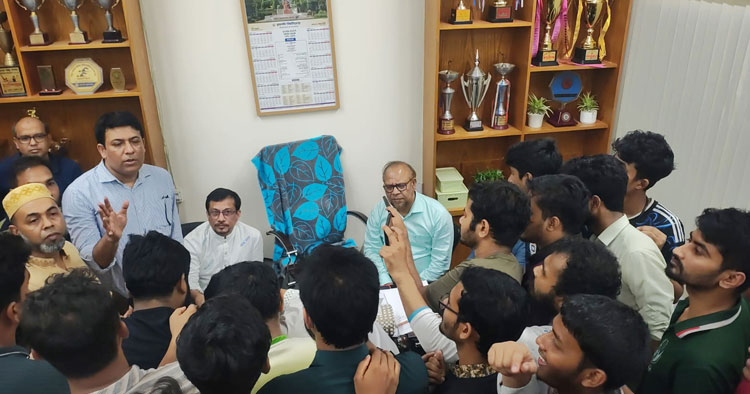 রাবিতে সাংবাদিকদের ওপর ছাত্রদলের হামলা, জড়িতদের গ্রেপ্তারে তিন দফা দাবি
