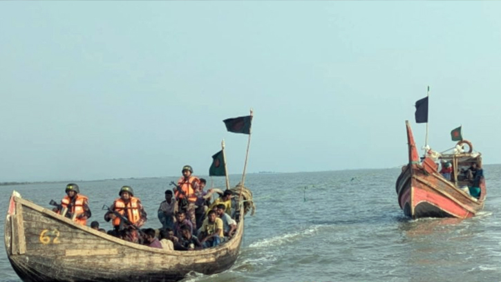 বঙ্গোপসাগর দিয়ে সেন্টমার্টিন দ্বীপে নারী-শিশুসহ ২০ রোহিঙ্গার অনুপ্রবেশ