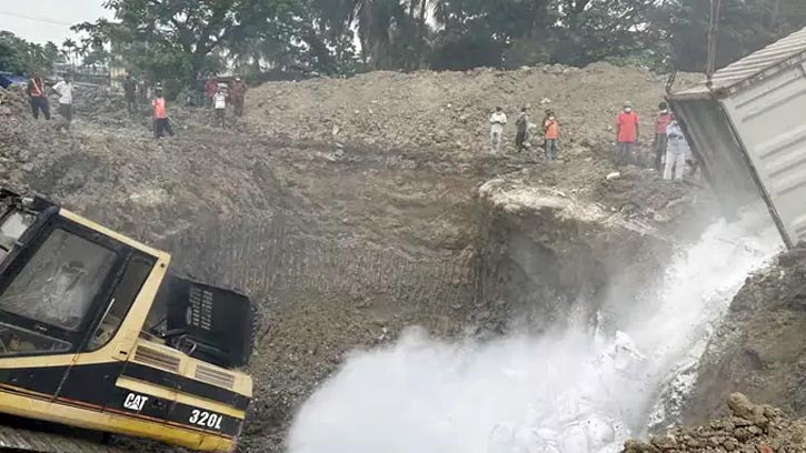 চট্টগ্রাম বন্দরে ১৯টি বিপজ্জনক কন্টেইনার ধ্বংস করল কাস্টমস