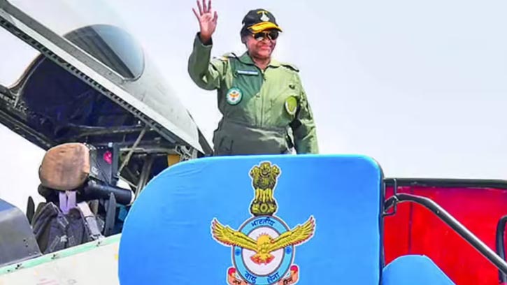 রাষ্ট্রপতি দ্রৌপদী মুর্মুর রাফাল উড্ডয়ন: আত্মবিশ্বাস নাকি আঞ্চলিক বার্তা?