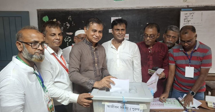 ব্রাহ্মণবাড়িয়ায়  উৎসবমুখর পরিবেশে চলছে রেডক্রিসেন্ট নির্বাচনের ভোটগ্রহণ