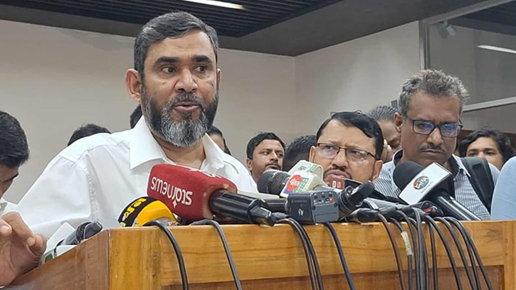 প্রবাসীদের জন্য পোস্টাল ব্যালটে ভোট দেওয়ার সুযোগ: ইসি সানাউল্লাহ