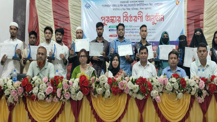 গৌরীপুরে ২০ জন শ্রেষ্ঠ শিক্ষার্থীদের সংবর্ধনা ও পুরস্কার প্রদান