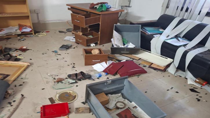 ড্যাফোডিল ও সিটি শিক্ষার্থীদের সংঘর্ষে ব্যাপক ক্ষয়ক্ষতি 