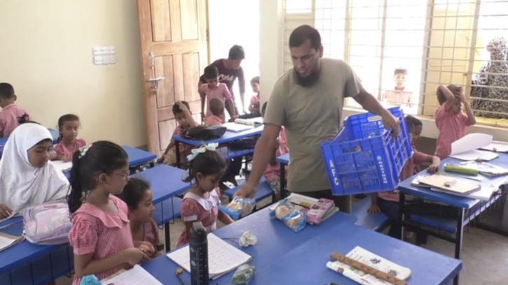 রূপগঞ্জে স্কুল ফিডিংয়ে নিম্নমানের খাবার, শিক্ষার্থীরা স্বাস্থ্যঝুঁকিতে