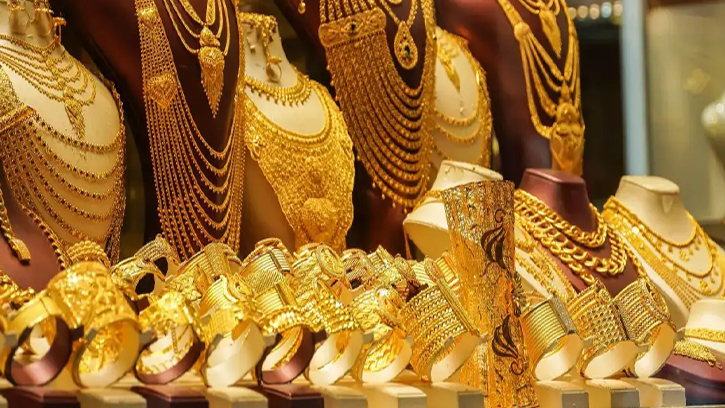     খিলগাঁওয়ে ১০০ ভরি স্বর্ণসহ রুপার অলঙ্কার লুট