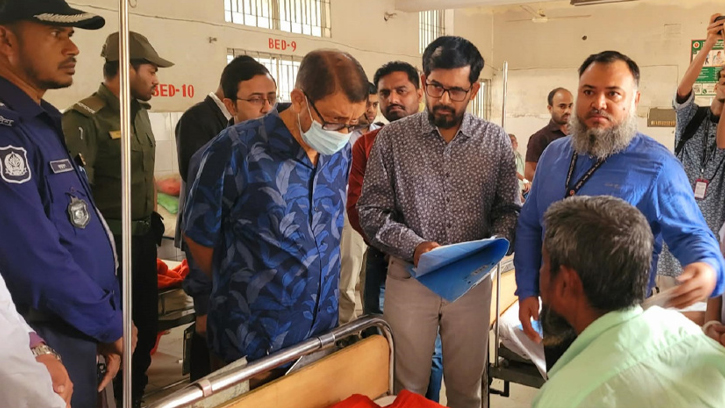 আকস্মিক পরিদর্শনে হাসপাতালে স্বাস্থ্যমন্ত্রী: ডাক্তারদের অনুপস্থিতি দেখে তিরস্কার করলেন স্বাস্থ্যমন্ত্রী