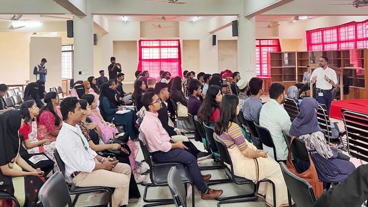 নজরুল বিশ্ববিদ্যালয়ে কৃত্রিম বুদ্ধিমত্তা ও মার্কেটিং ভবিষ্যৎ সেমিনার