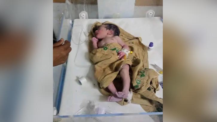 শান্তি নগরে ঝোপ থেকে নবজাতক উদ্ধার