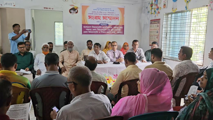 পঞ্চগড়ে বৃত্তি পরীক্ষায় বৈষম্য না করার দাবি কিন্ডারগার্টেনের ছাত্র-ছাত্রীদের
