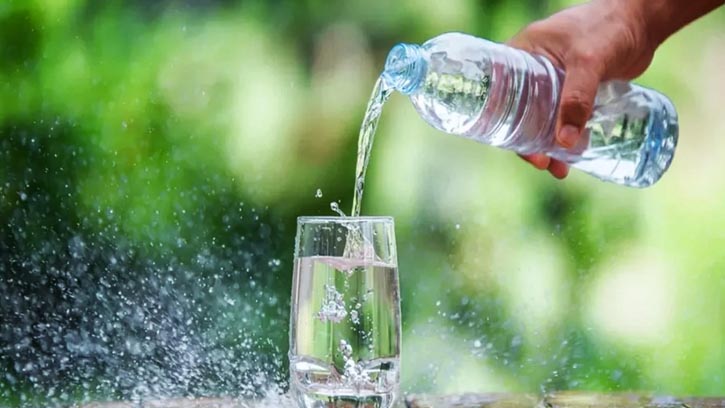 শীতকালে পানিশূন্যতার ঝুঁকি: ৫টি কারণ ও প্রতিকার