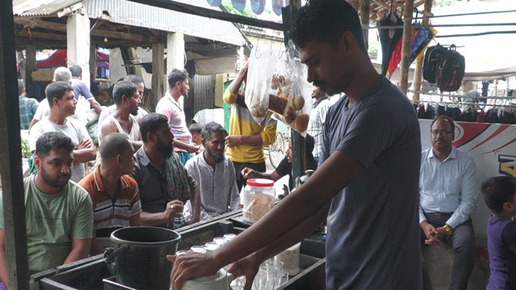 এক মাসের বিদ্যুৎ বিল ৩ লাখ টাকা, দিশেহারা চা দোকানি