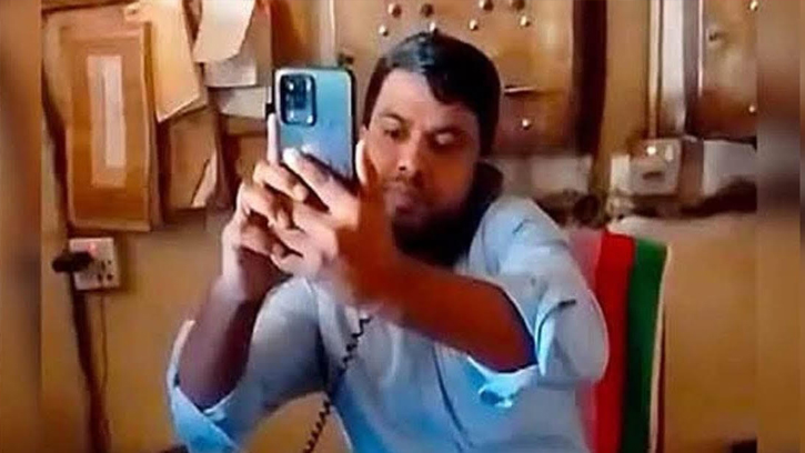 যাত্রীদের সাথে অসৌজন্যমূলক আচরণ: পৌনে ২ ঘন্টা ট্রেন চলাচল বন্ধ