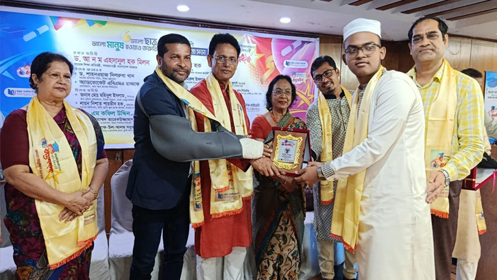 উত্তরা পাবলিক লাইব্রারি সংবর্ধনা পেল ৬২ কৃতি শিক্ষার্থী