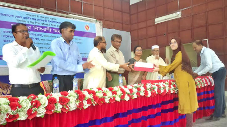 ফকিরহাটে ৩১ কৃতি শিক্ষার্থীকে সংবর্ধনা 