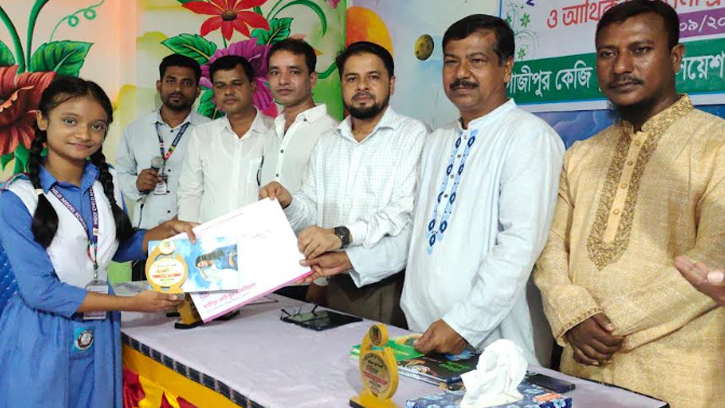 গাজীপুরে বৃত্তিপ্রাপ্ত শিক্ষার্থীদের সনদ প্রদান 