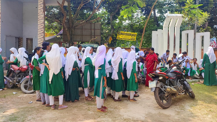 জামালপুরে শিক্ষার্থীদের ক্লাস ছাড়িয়ে হাত ধোয়া দিবস উদযাপন