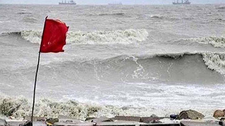 বঙ্গোপসাগরে ঘনীভূত নিম্নচাপ, সমুদ্রবন্দরে সতর্ক সংকেত জারি