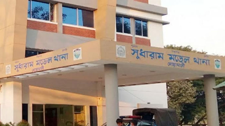 নোয়াখালীতে নগদ ১২ লাখ টাকা ও ২৬ লাখ টাকার সিগারেট লুট