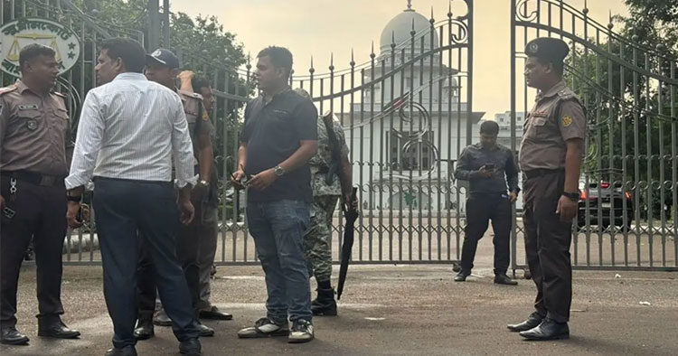 সুপ্রিম কোর্টের সামনে ককটেল বিস্ফোরণ