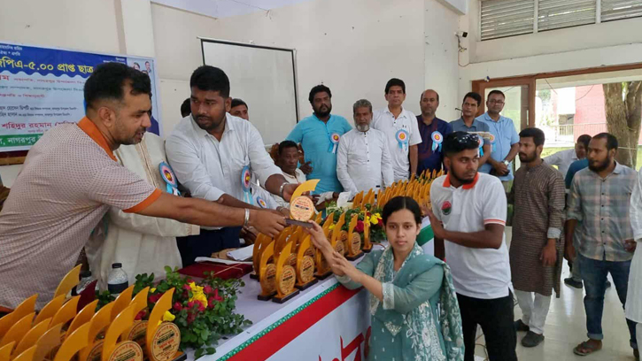 নাগরপুরে এসএসসিতে জিপিএ-৫ প্রাপ্ত শিক্ষার্থীদের সংবর্ধনায় ছাত্রদল 