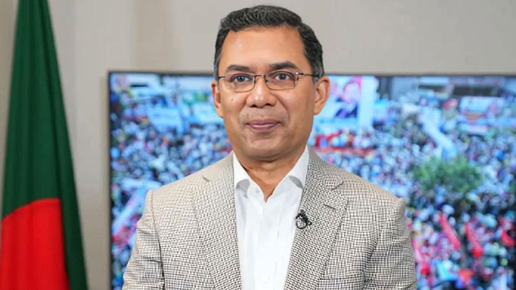 ঢাকা-১৭ আসনে মনোনয়নপত্র জমা দিলেন তারেক রহমান