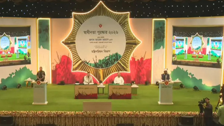 স্বাধীনতা পুরস্কার দিতে ওসমানী স্মৃতি মিলনায়তনে প্রধানমন্ত্রী