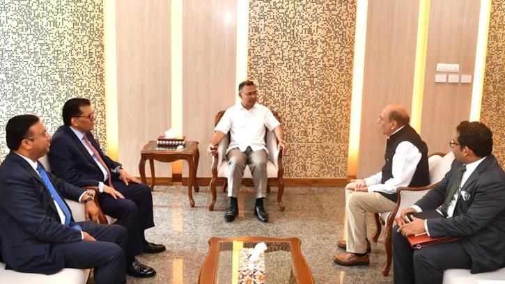 প্রধানমন্ত্রীর সঙ্গে দীনেশ ত্রিবেদীর সৌজন্য সাক্ষাৎ