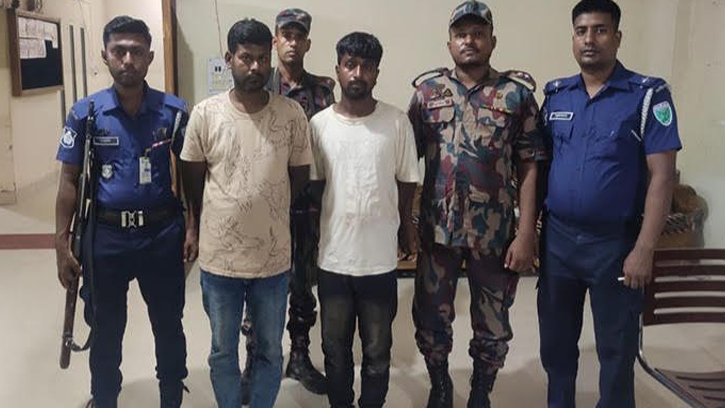 বিজিবি'র হাতে ভারতীয় পণ্যসহ আটক-২