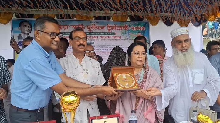 মানিকগঞ্জে শহীদ জিয়া স্মৃতি ফুটবল টুর্নামেন্ট অনুষ্ঠিত 