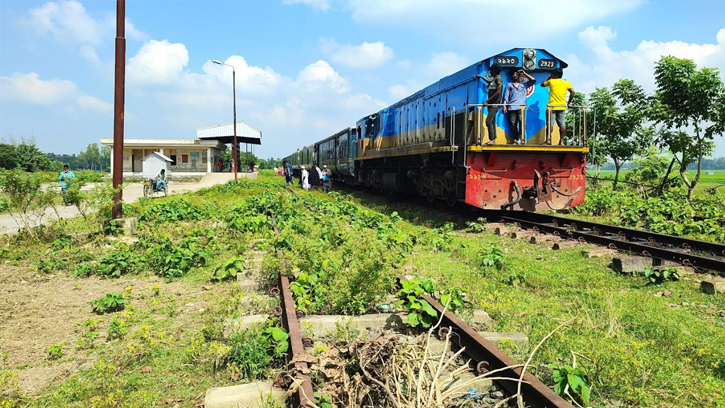 সরিষাবাড়ীতে দীর্ঘদিন ধরে বন্ধ ধলেশ্বরী এক্সপ্রেস