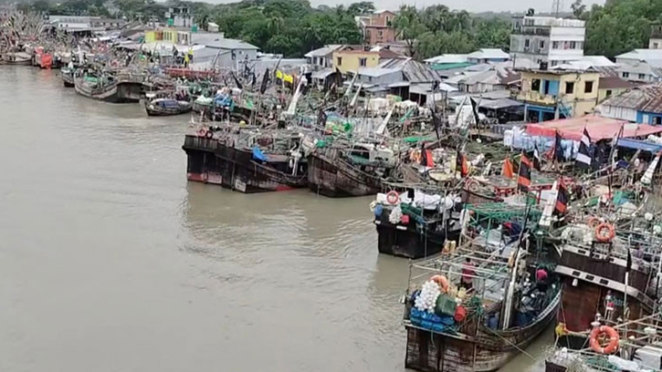 বঙ্গোপসাগরে ১৫ জেলেসহ মাছধরা ট্রলার ডুবি, নিখোজ-৬, উদ্ধার-৯