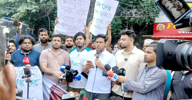 প্রশ্নফাঁসের প্রতিবাদে যুব উন্নয়ন অধিদপ্তর ঘেরাও, প্রতিমন্ত্রীর পদত্যাগ দাবি