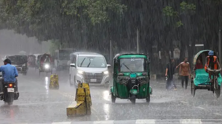 আগামী ৪৮ ঘণ্টা ৬ বিভাগে ভারী বর্ষণের পূর্বাভাস, জলাবদ্ধতা ও ভূমিধসের ঝুঁকি