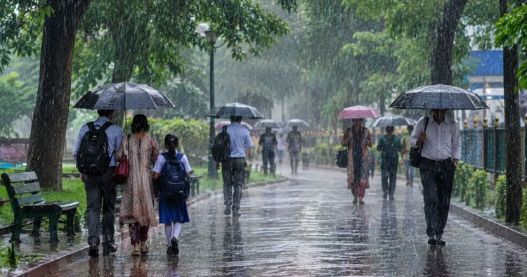 চার বিভাগে ভারী বৃষ্টির পূর্বাভাস, বৃষ্টি কমে বাড়তে পারে তাপমাত্রা